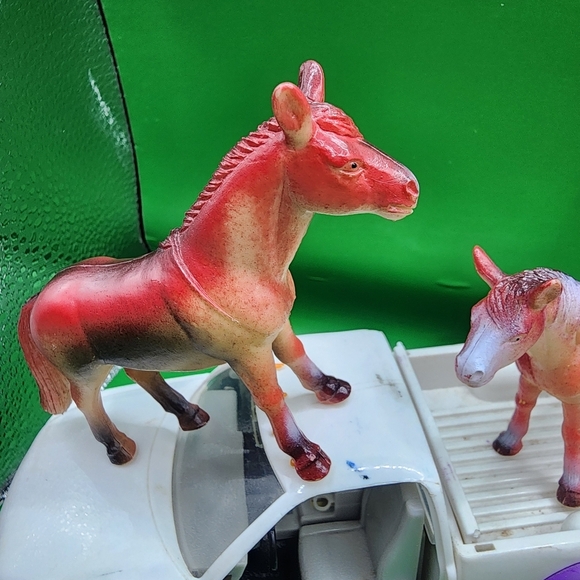 9 Horses & Breyer Pickup Truck Mixed Toy Lot 3-7 Inch - Picture 6 of 7